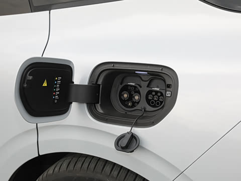 2025�� �����������Ǽݰ� 100kWh