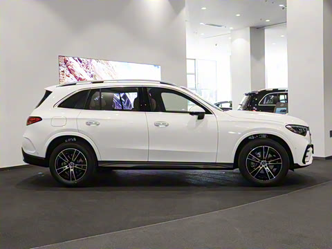 2025�� �Ŀ� GLC 260 L 4MATIC ������