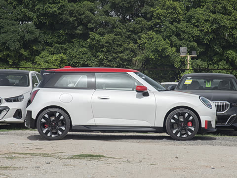 2025�� JOHN COOPER WORKS