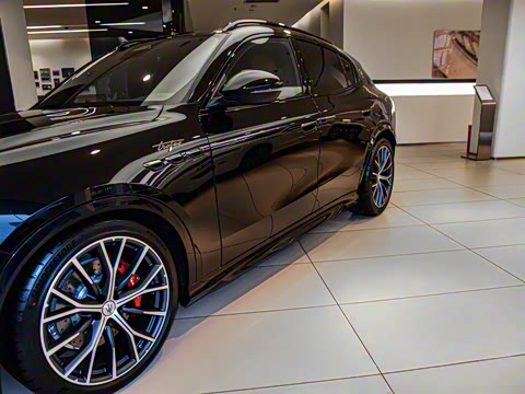 2023�� 3.0T Trofeo