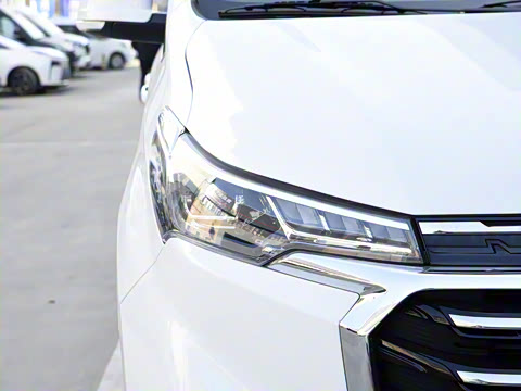 2025�� 2.0L �ֶ��м����а� CNG 7��