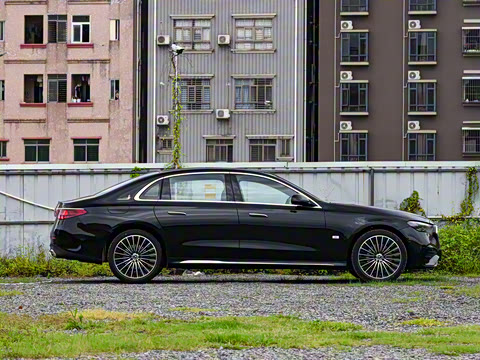 2025�� �Ŀ� E 300 L ����˶���