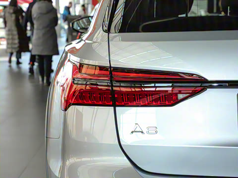 2025�� allroad quattro ̽���� 55 TFSI ����ԽҰ��