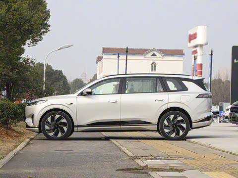 2025�� 210Ultra���̰� 6��