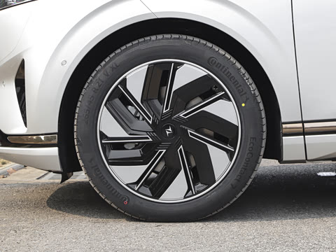 2025�� 210Ultra���̰� 6��