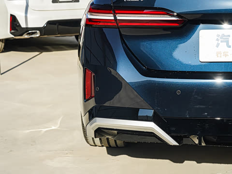 2025�� 530Li ������ M�˶���װ