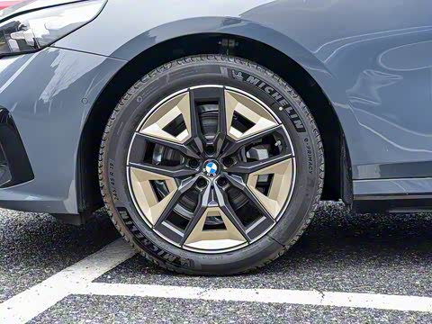 2025�� 525Li M�˶���װ