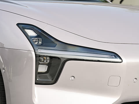 2025�� 600 �������� Max