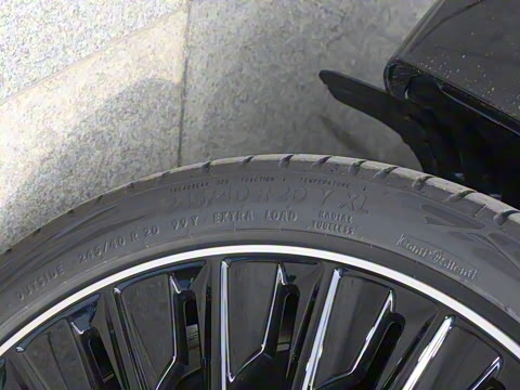 2025�� �Ŀ� E 300 �������˶���