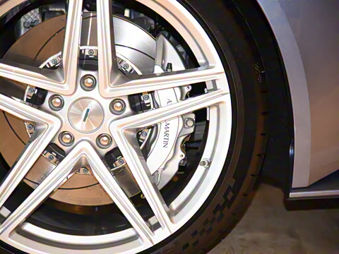 2025�� 4.0T V8 Coupe