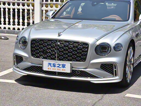 2026�� 4.0T V8 Mulliner