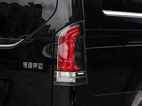 2025�� V 300 L ����������