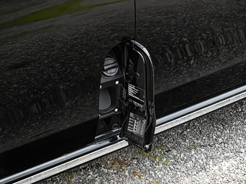 2025�� V 300 L ����������