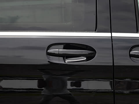 2025�� V 300 L ����������