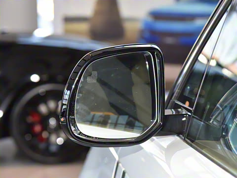 2025�� 3.0 L6 360PS ʢ����