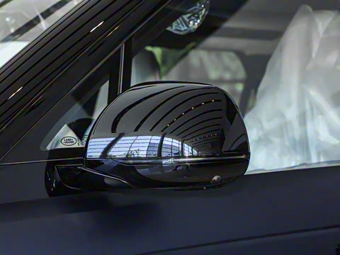 2025�� 4.4 V8 SV Edition Two