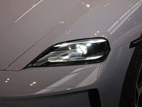 2024�� Taycan 4 Cross Turismo