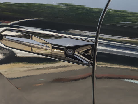 2025�� 700 Ultra�������������״��