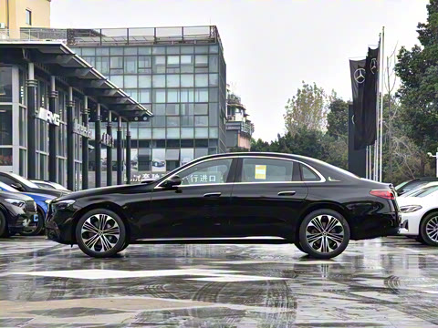 2025�� �Ŀ� E 300 L ������