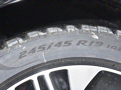 2025�� �Ŀ� E 300 L ������