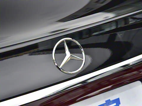 2025�� �Ŀ� E 300 L ������