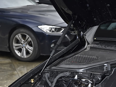 2025�� �Ŀ� E 300 L ������