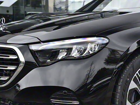 2025�� �Ŀ� E 300 L ������