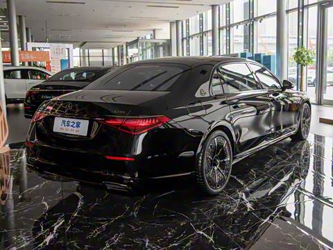 2025�� �Ŀ� S 680 4MATIC ��ҹ��