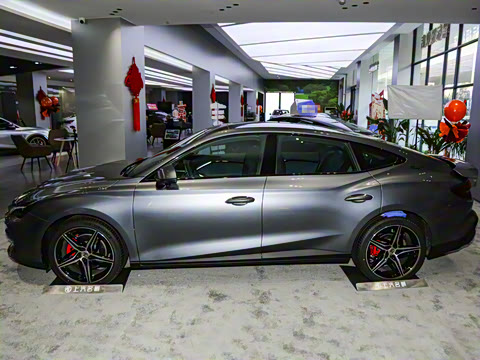 2025�� 2.0T Trophy+ �����˶���