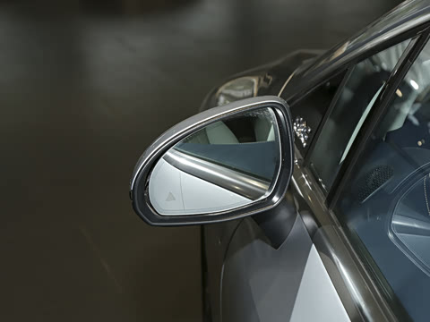 2025�� 500 4MATIC ������