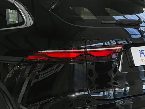 2025�� P250 R-Dynamic S