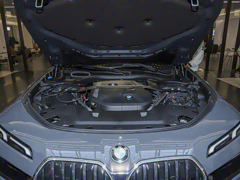 2023�� 735Li M�˶���װ