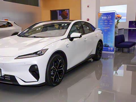 2025�� 300Ultra  �����Ǽ�AD PRO���̰�