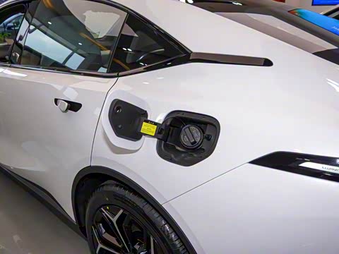 2025�� 300Ultra  �����Ǽ�AD PRO���̰�