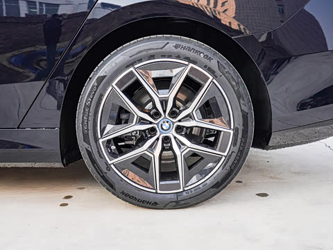 2025�� eDrive 40L M�˶���װ