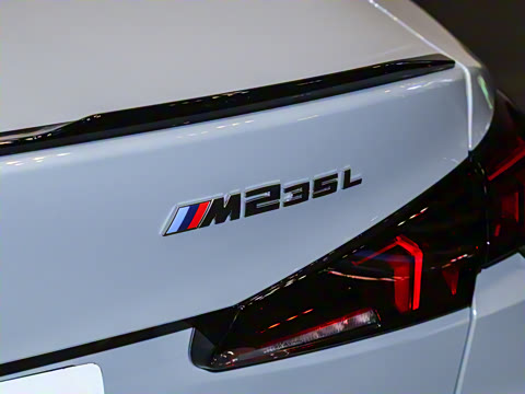 2025�� M235L