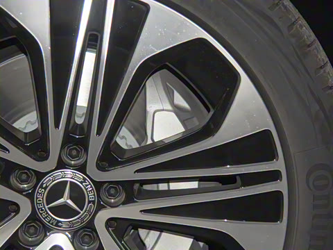 2025�� �Ŀ� E 300 L ������