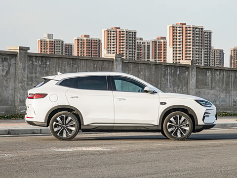 2025�� EV �Ǽݰ� 605km �콢��