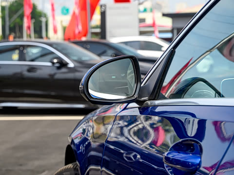 2024�� �Ŀ��� C 260 L �˶���