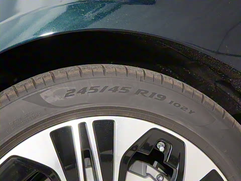 2025�� E 300 L ʱ���˶���