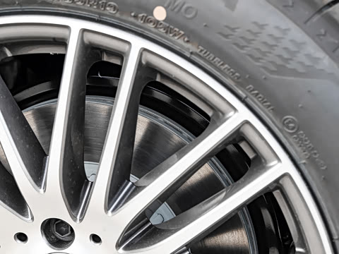 2025�� GLC 300 L 4MATIC ������ 5��