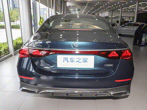 2025�� �Ŀ� E 300 L �����˶���