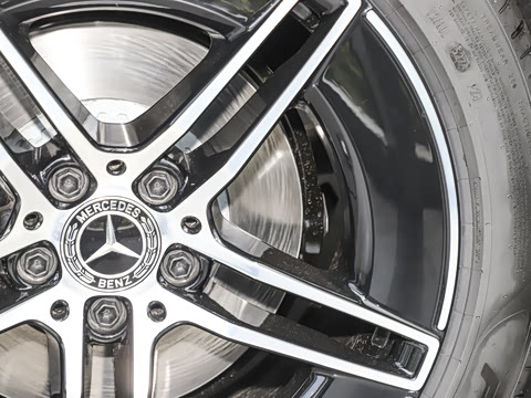 2025�� �Ŀ� E 300 L �����˶���