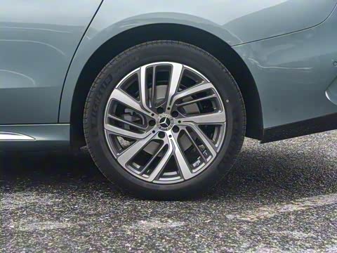 2025�� �Ŀ� E 300 L ʱ���˶���