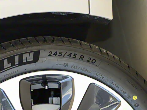 2025�� 705km Max