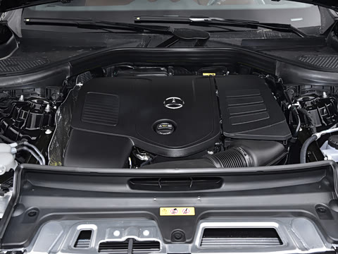 2025�� �Ŀ� GLC 260 L 4MATIC ������