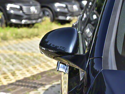 2025�� E 300 L ������