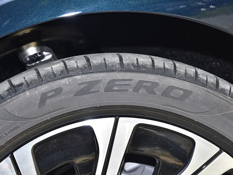 2025�� E 300 L ������