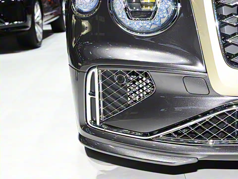 2024�� 4.0T V8 Mulliner