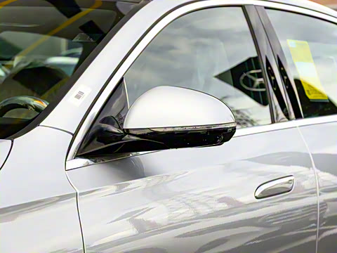 2024�� E 350 e L ���ʽ��϶����γ�